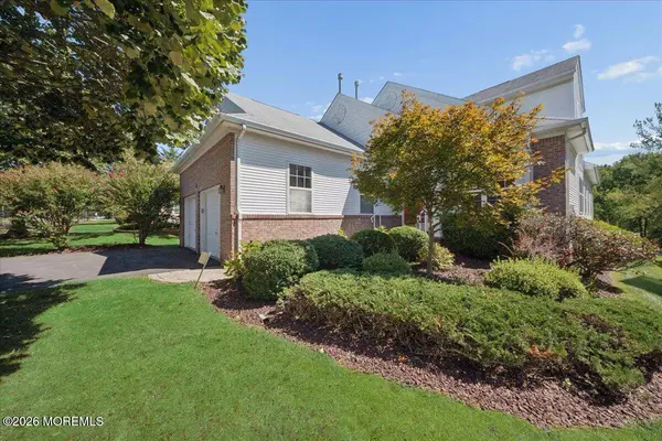 4 Gainsborough Court, Manalapan, NJ 07726