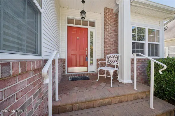 4 Gainsborough Court, Manalapan, NJ 07726