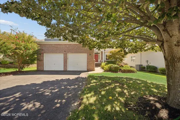 4 Gainsborough Court, Manalapan, NJ 07726