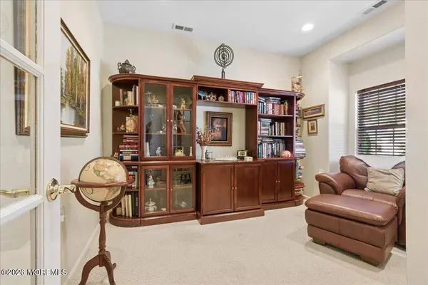 4 Gainsborough Court, Manalapan, NJ 07726
