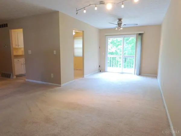 2566 Meadowmar Ln, Cincinnati, OH 45230