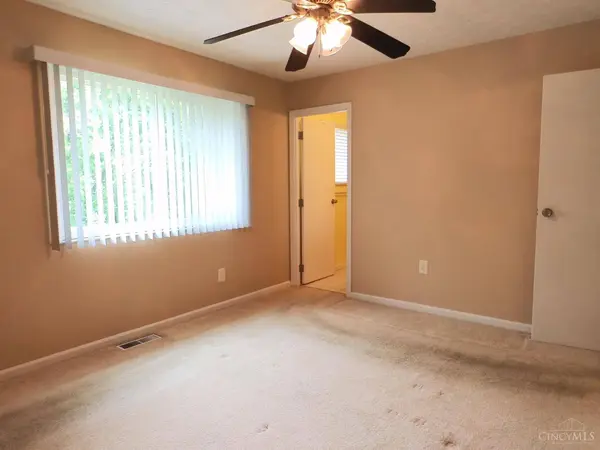 2566 Meadowmar Ln, Cincinnati, OH 45230