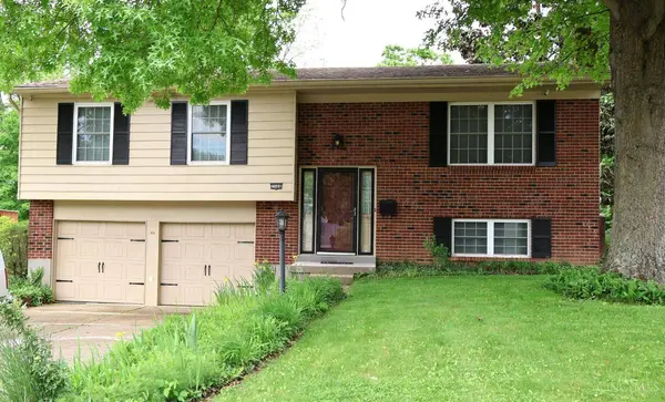 2566 Meadowmar Ln, Cincinnati, OH 45230