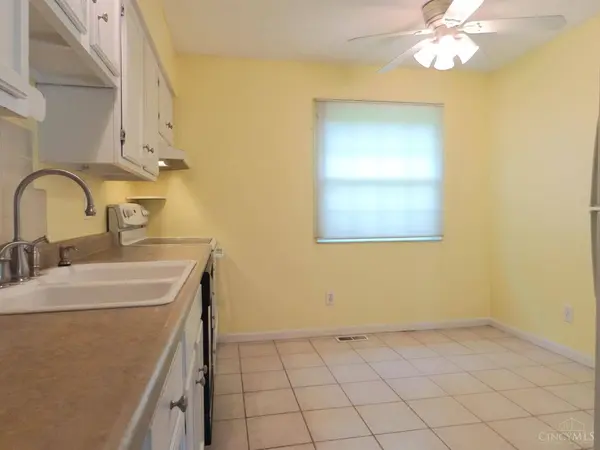 2566 Meadowmar Ln, Cincinnati, OH 45230