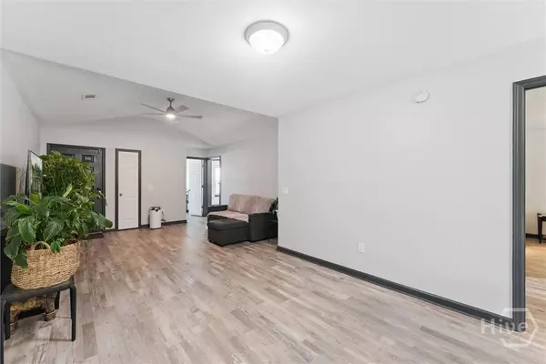 28 Twin Oaks PL, Savannah, GA 31407