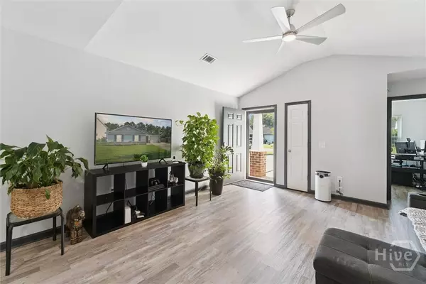 28 Twin Oaks PL, Savannah, GA 31407