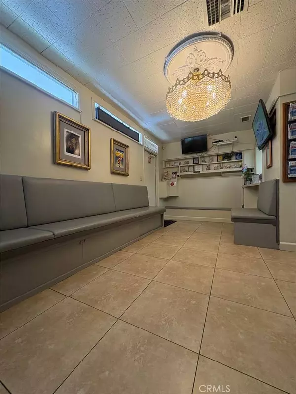 1741 W Romneya DR #A, Anaheim, CA 92801