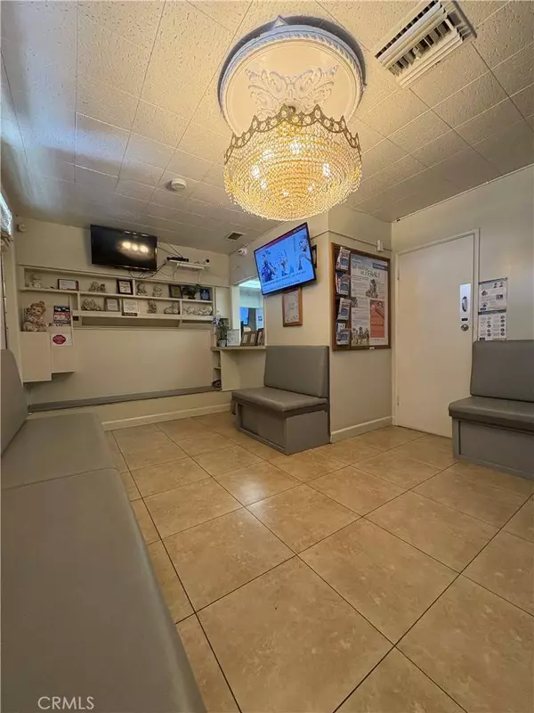 1741 W Romneya DR #A, Anaheim, CA 92801