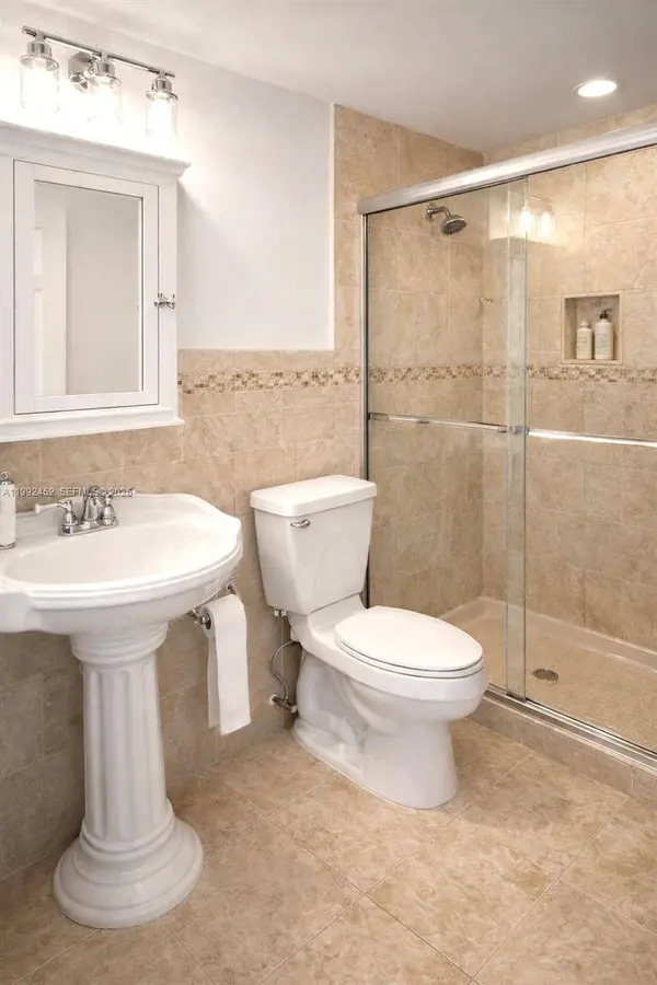 1425 Atlantic Shores Blvd #501, Hallandale Beach, FL 33009