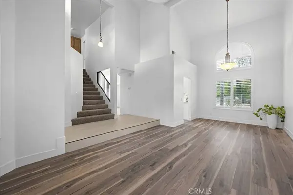 2982 La Vista AVE, Corona, CA 92879