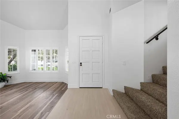 2982 La Vista AVE, Corona, CA 92879