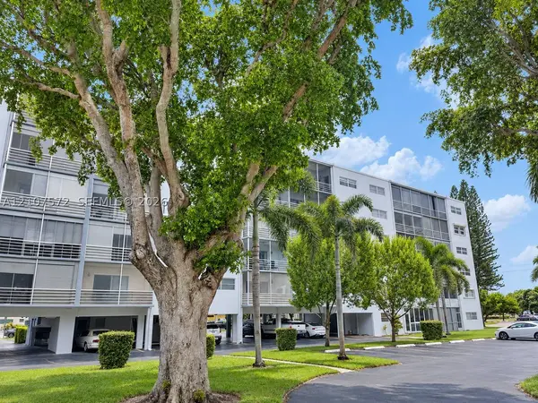 1425 Atlantic Shores Blvd #501, Hallandale Beach, FL 33009