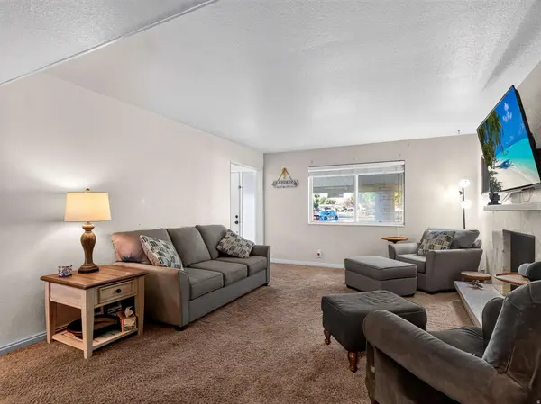 8209 S VALENCIA PL, Sandy, UT 84093