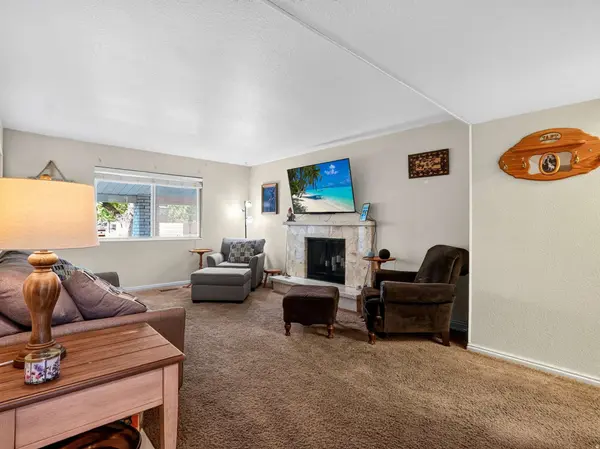 8209 S VALENCIA PL, Sandy, UT 84093
