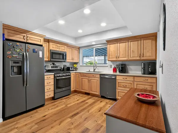 8209 S VALENCIA PL, Sandy, UT 84093