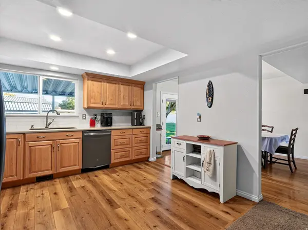 8209 S VALENCIA PL, Sandy, UT 84093