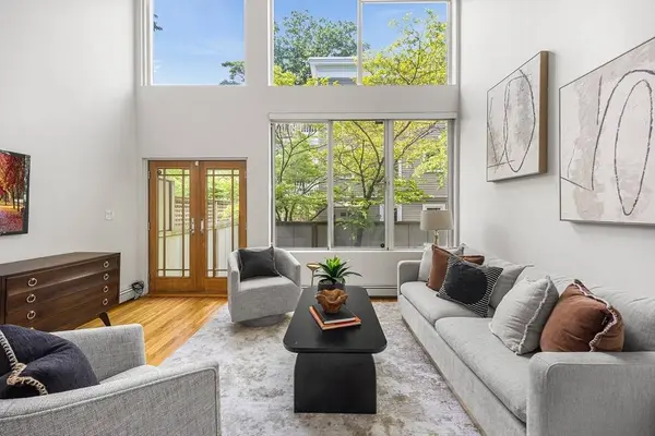 16 Ellery Square