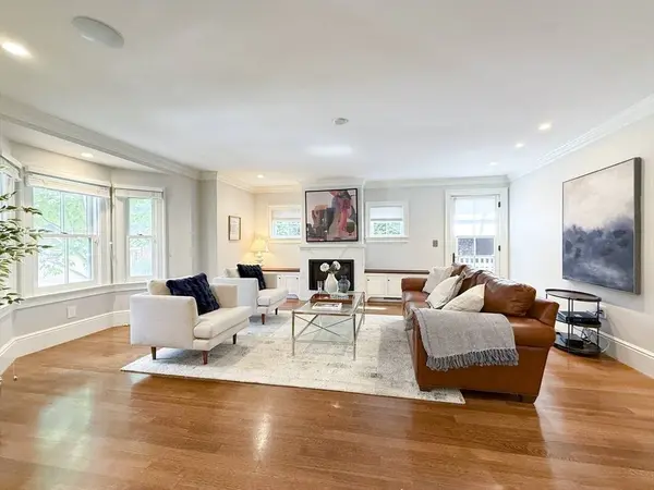 35 Willard St, Cambridge, MA 02138