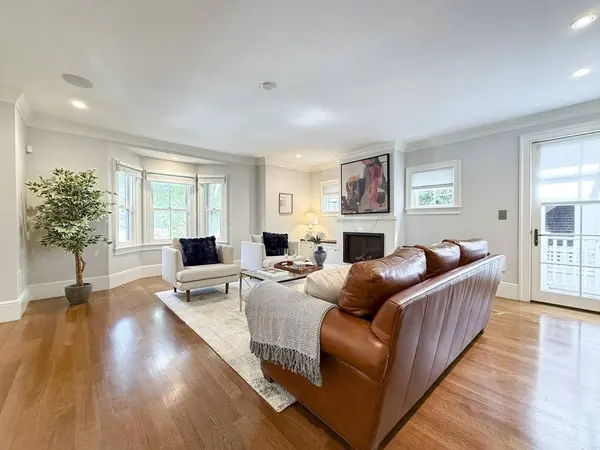 35 Willard St, Cambridge, MA 02138