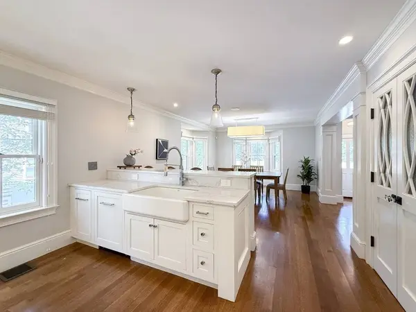 35 Willard St, Cambridge, MA 02138