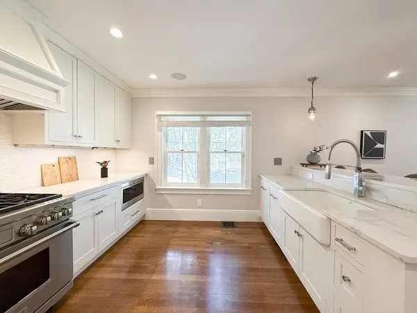 35 Willard St, Cambridge, MA 02138