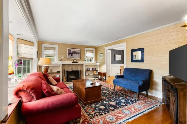 216 Bellevue Rd, Watertown, MA 02472