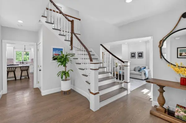 2 Watkins Ln, Southborough, MA 01772