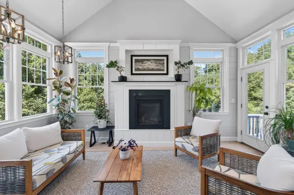 2 Watkins Ln, Southborough, MA 01772