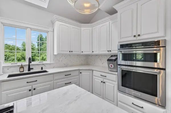2 Watkins Ln, Southborough, MA 01772