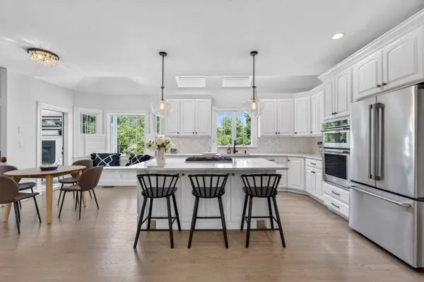 2 Watkins Ln, Southborough, MA 01772