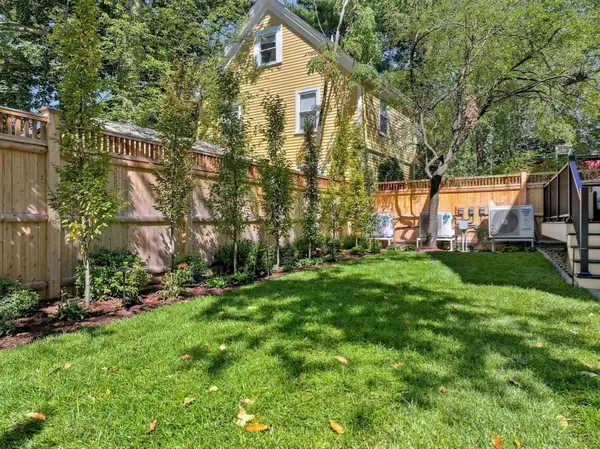 65 Hammond Street, Cambridge, MA 02138