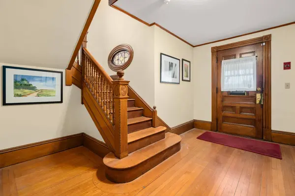 89 Dover St, Somerville, MA 02144