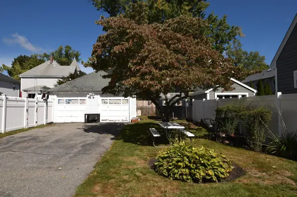 10 Holly St, Watertown, MA 02472