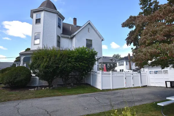 10 Holly St, Watertown, MA 02472