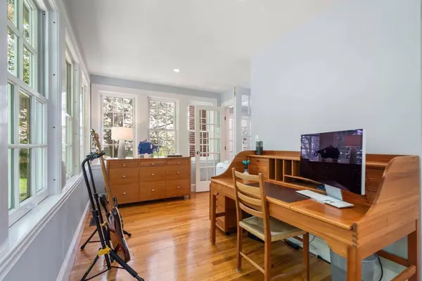 1172 Lowell Rd, Concord, MA 01742