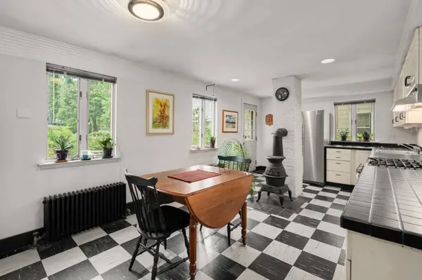 89 Dover St, Somerville, MA 02144