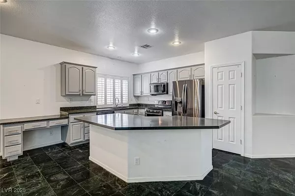 900 Royal Plum LN, Las Vegas, NV 89144