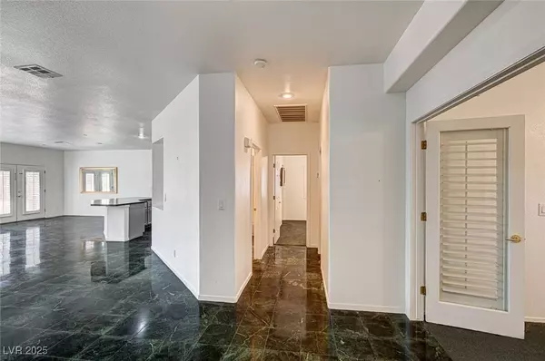 900 Royal Plum LN, Las Vegas, NV 89144