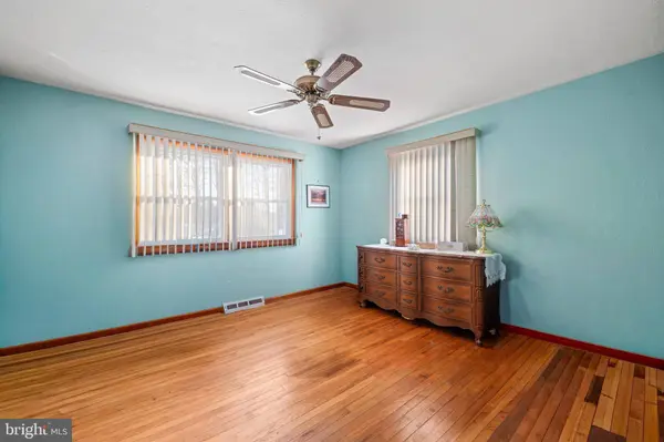 192 HENDRICKS AVE, Vineland, NJ 08360