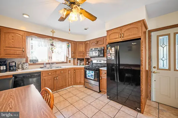 192 HENDRICKS AVE, Vineland, NJ 08360