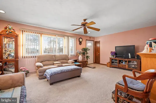 192 HENDRICKS AVE, Vineland, NJ 08360