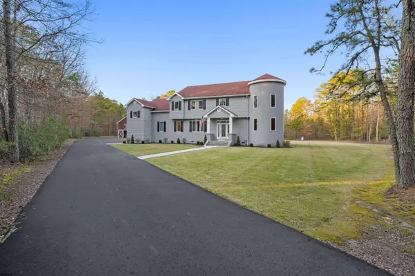 83 Maple Ave, Mays Landing, NJ 08330