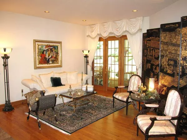 17 Hunters Path, Montgomery Twp., NJ 08558