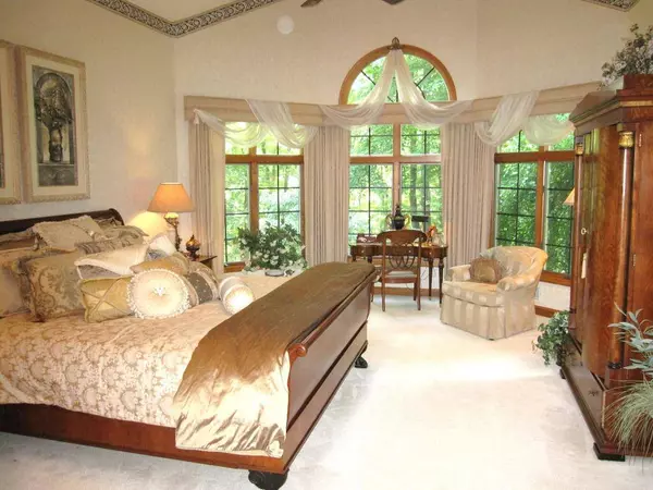 17 Hunters Path, Montgomery Twp., NJ 08558