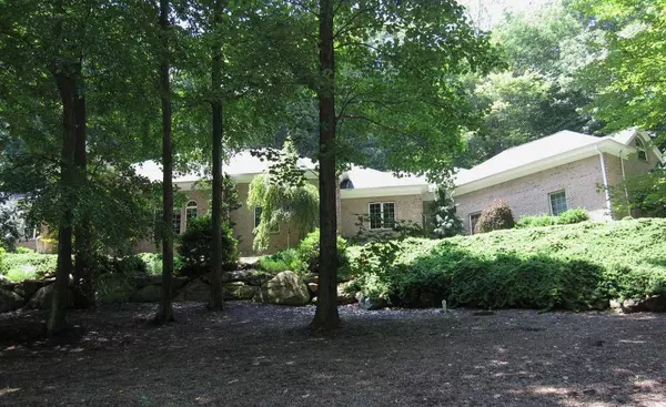 17 Hunters Path, Montgomery Twp., NJ 08558