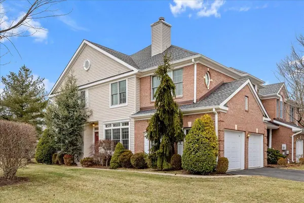 8 Hutchinson Dr, Princeton, NJ 08540-7364