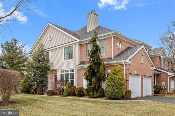 8 HUTCHINSON DR, Princeton, NJ 08540
