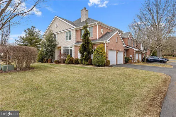 8 HUTCHINSON DR, Princeton, NJ 08540