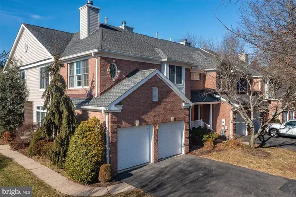 8 HUTCHINSON DR, Princeton, NJ 08540
