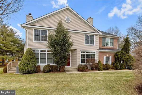 8 HUTCHINSON DR, Princeton, NJ 08540